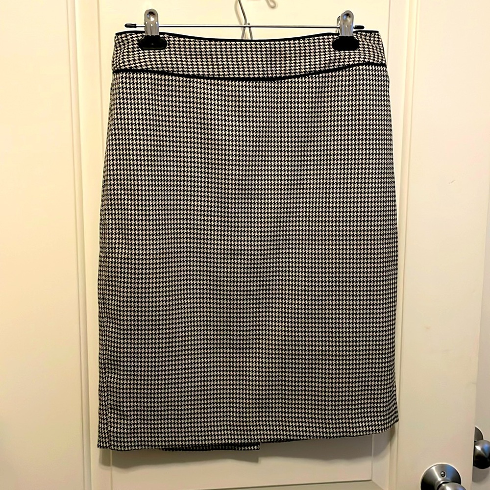 Banana republic factory houndstooth pencil skirt black and cream